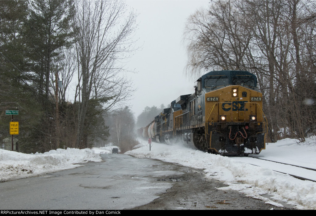 CSXT 474 Leads M426 through Oakland